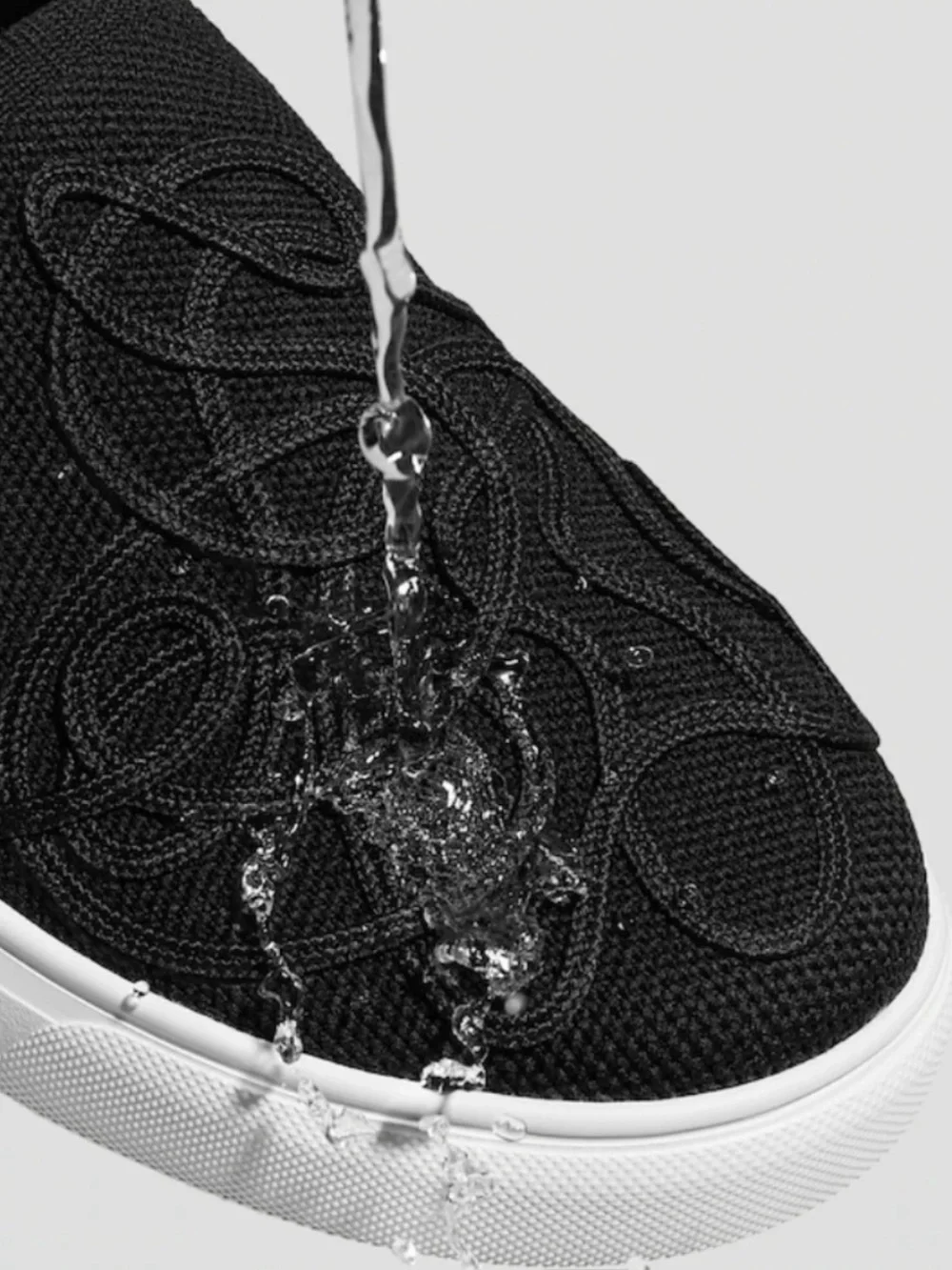 Vivaia V-Tune Embroidered Water resistant Knit Slip on Sneakers. Size 9